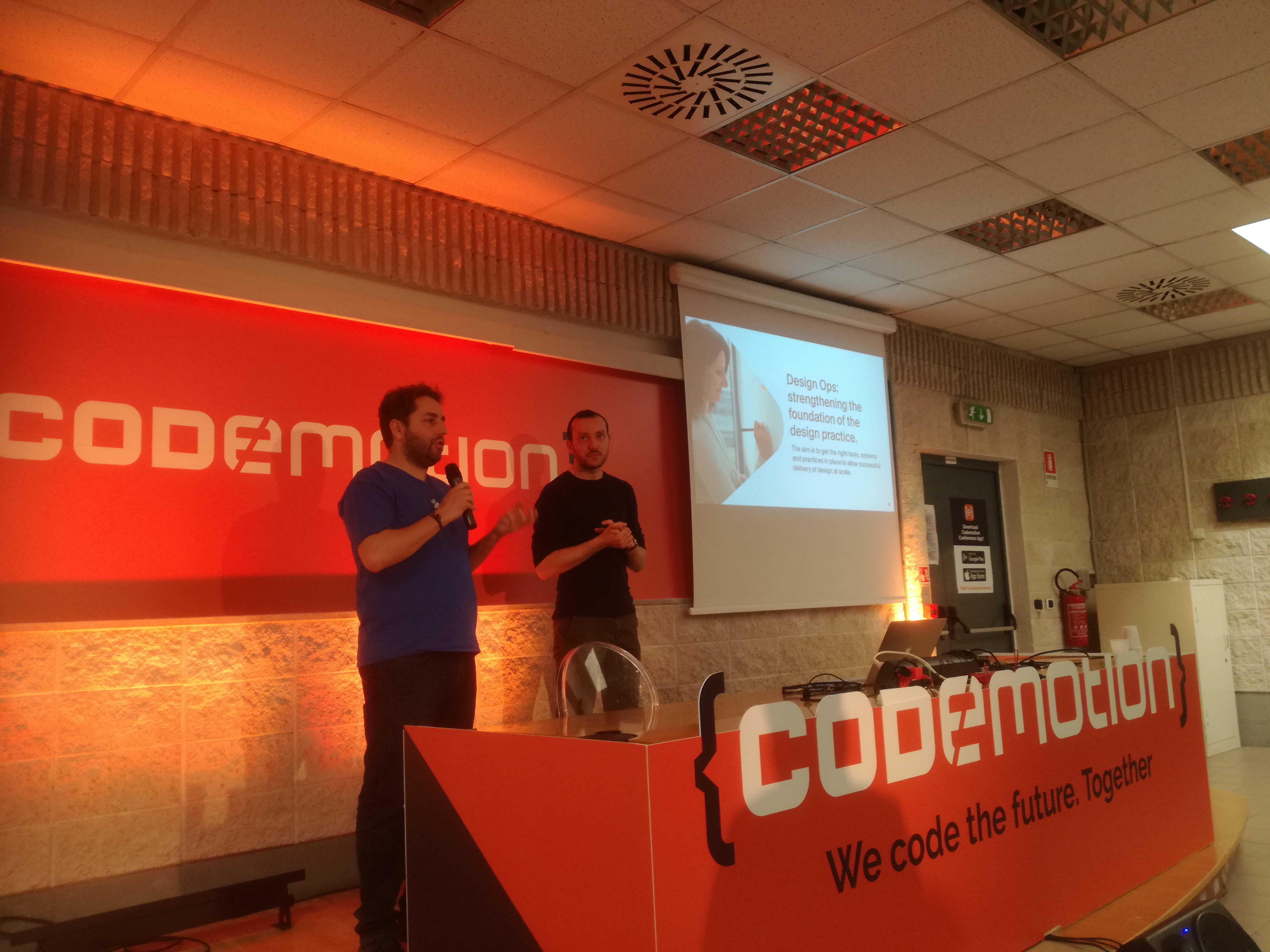 Luca Mascaro (left) and Matteo Petrani (right) during their talk at Codemotion Rome 2019