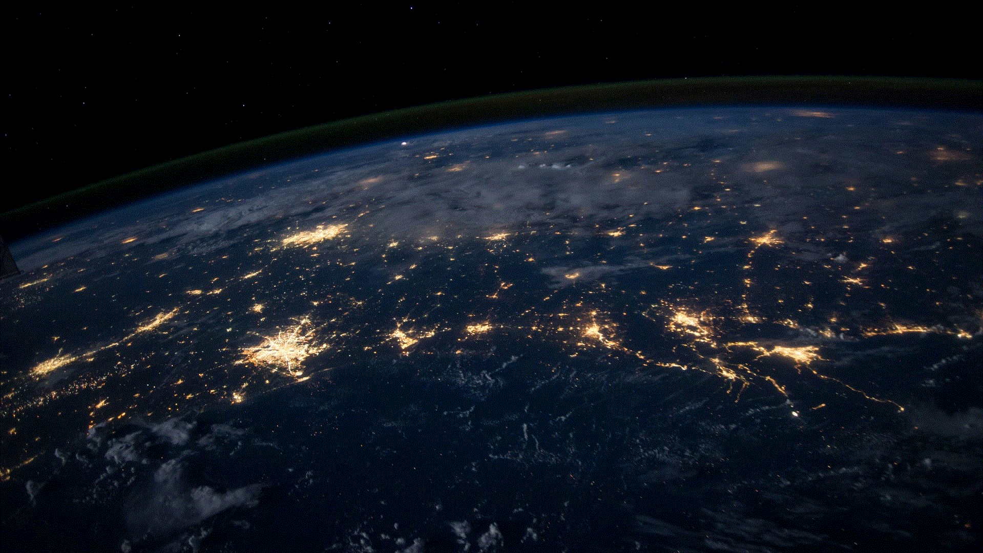 Case Study: Implementing the Actor Model for Managing Huge Amounts of Data
